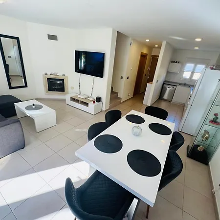 Adosado Entorno Playa Y Montana Tranquilidad Relax Jacuzzi Piscina Wifi Aire Jardin Barbacoa Y Parking
